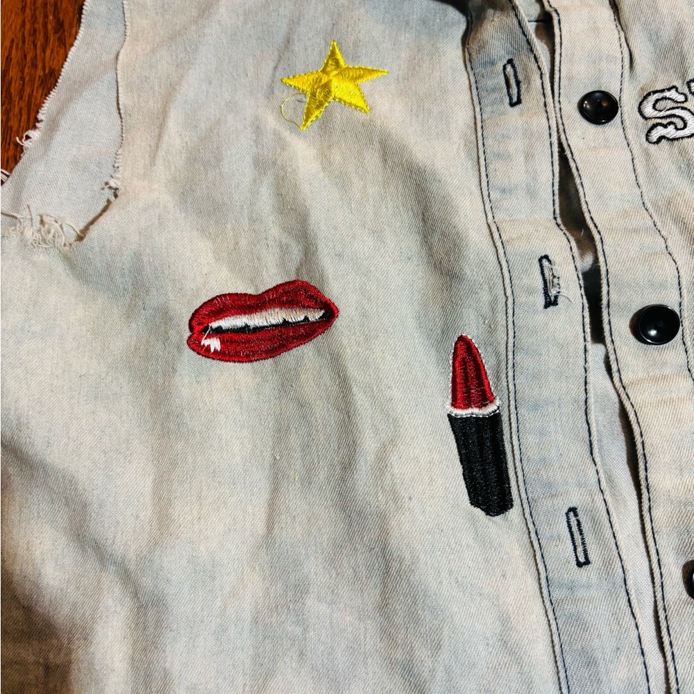 Thrill Light Blue Denim Button Down Shirt Distressed with Patches EUC Size M - Picture 4 of 12